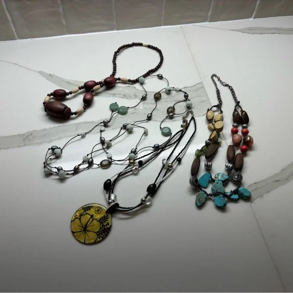 Lot of Beaded Jewelry - Picture 1 of 6